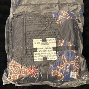 Vets Bradley Essential Throw Blanket Holiday Tree Peacock